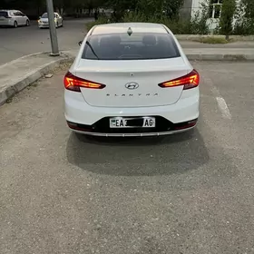 Hyundai Elantra 2020