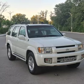 Infiniti QX4 2003