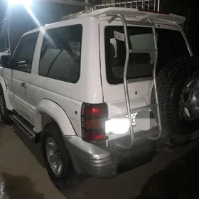 Mitsubishi Pajero 1992