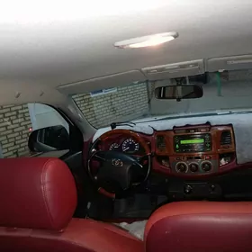 Toyota Hilux 2013