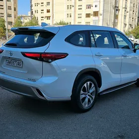 Toyota Highlander 2021