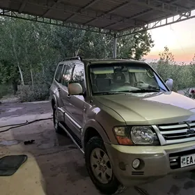 Mitsubishi Pajero 2004