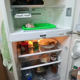 продается холодильник