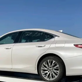 Lexus ES 2021