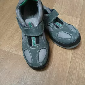 Кроссовки