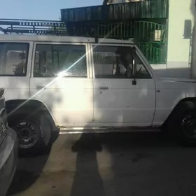 Mitsubishi Pajero 1990