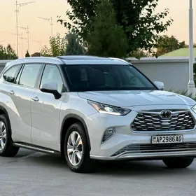 Toyota Highlander 2021