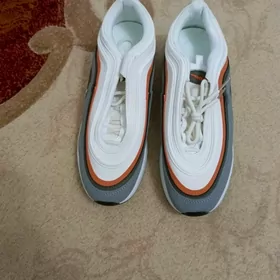 NIKE KARSOWKA