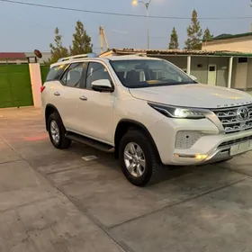 Toyota Fortuner 2021