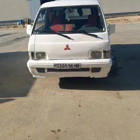 Mitsubishi Delica 1993
