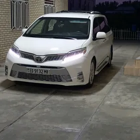 Toyota Sienna 2020