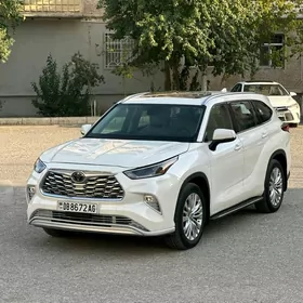 Toyota Highlander 2021