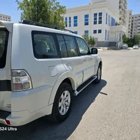 Mitsubishi Pajero 2015