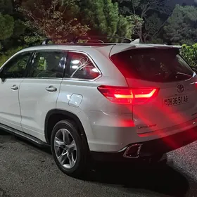Toyota Highlander 2016
