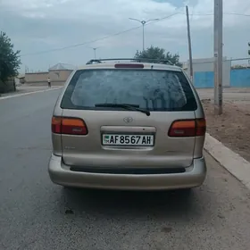 Toyota Sienna 2000