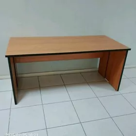 стол ширина 74 см.длина 160 см