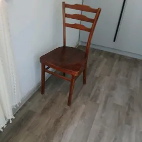 стул