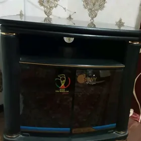 стол,ковер,шторы,шомпл,