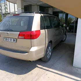 Toyota Sienna 2004