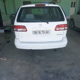 Toyota Sienna 1998