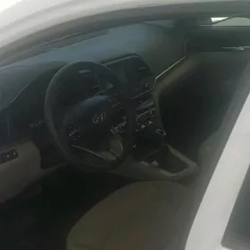 Hyundai Elantra 2019