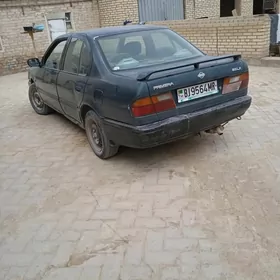 Nissan Primera 1993