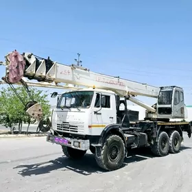 25-Ton Awtokran Sürüji.