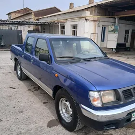 Nissan Navara 2001