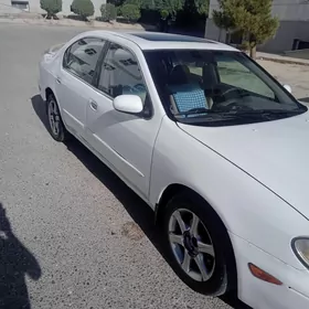 Infiniti Q 2000