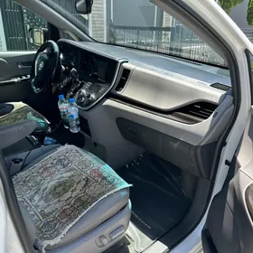 Toyota Sienna 2015