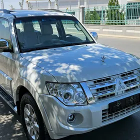 Mitsubishi Pajero 2013