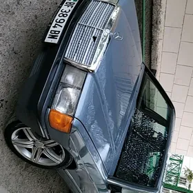 Mercedes-Benz 190E 1988