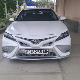 Toyota Camry 2021