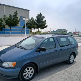 Toyota Sienna 2002