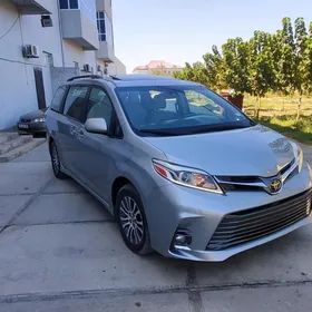 Toyota Sienna 2019
