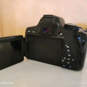 Canon D750