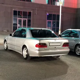 Mercedes-Benz E320 2001