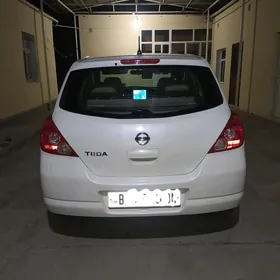 Nissan Tiida 2006