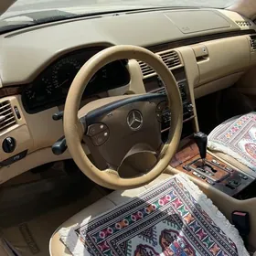 Mercedes-Benz E320 2001