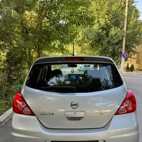 Nissan Versa 2012