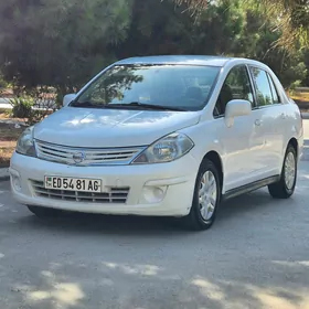 Nissan Tiida 2011