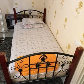 Кровать
