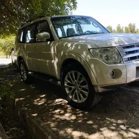 Mitsubishi Pajero 2010
