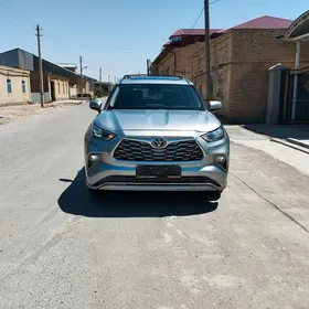 Toyota Highlander 2021