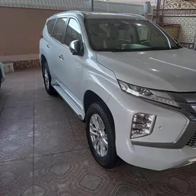 Mitsubishi Pajero 2020