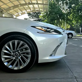 Lexus ES 350 2019