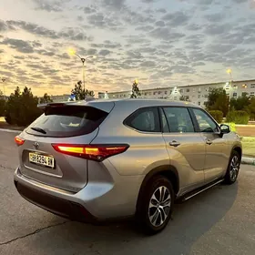 Toyota Highlander 2021