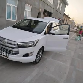 Toyota Innova 2020