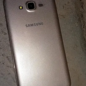 Telefon J7