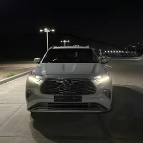 Toyota Highlander 2021
